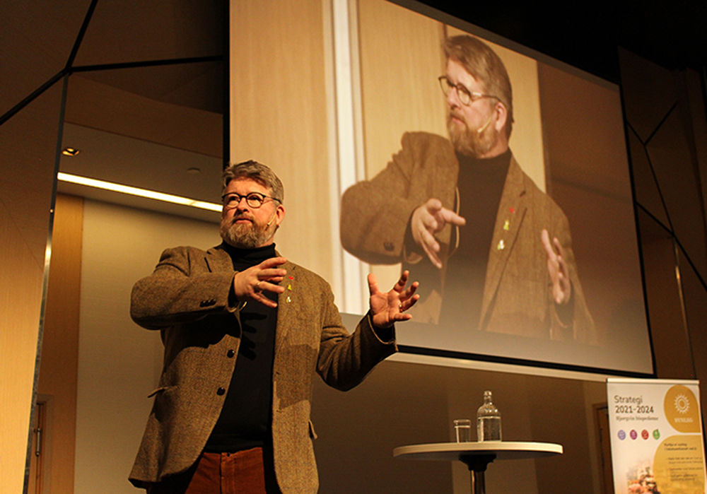 Professor Jørn Øyrehagen Sunde engasjerte stort med sitt føredrag om kristenretten og Landslova