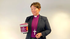 Biskop Ragnhild oppmodar til å støtta fasteaksjonen og kallar konfirmantane og andre som er med for håpsberarar. Foto: Geir Endre Kristoffersen