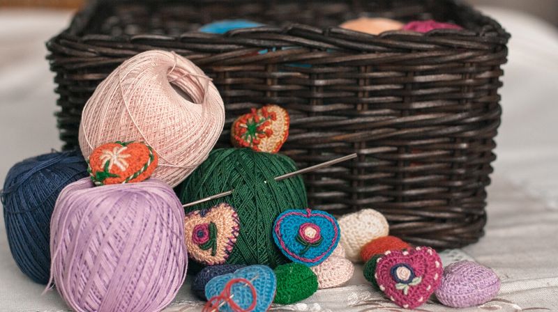 Strikkekafè på Åsbakken bedehus i Vallersund