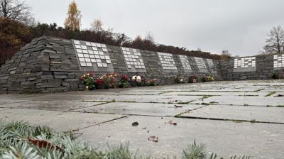 Reparasjonsarbeid av steinmur Navnet minnelund Nøtterøy