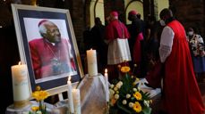 Tutu ble beskrevet som den store lille kjempen. Her minnes han med en gudstjeneste i Pretoria. Foto: Phill Magakoe/AFP