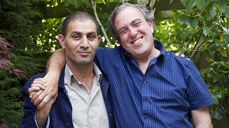 Rami, en jødisk israeler, og Bassam, en palestinsk muslim, besøker Norge og Kirkeuka for fred i Palestina og Israel. Foto: Peter Singer