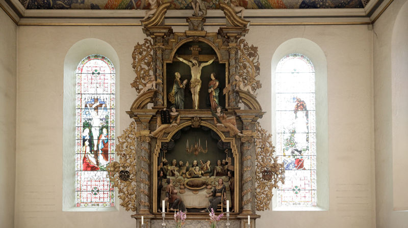 Nederst: Nattverden. Midten: Jesu på korset. Øverst: Den seirende Kristus.