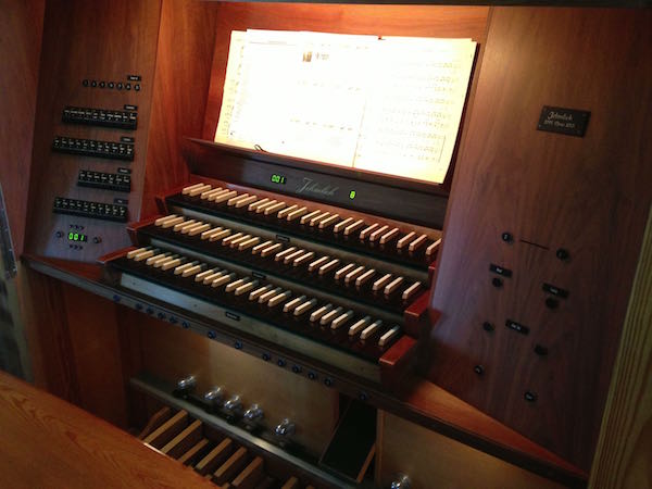 Orgelet i Manger kyrkje. Foto: J.William Kay