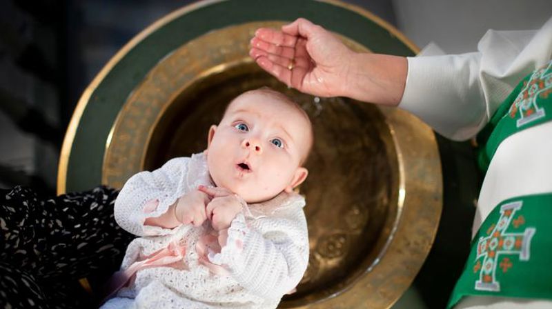 Dåp i kirken. Foto: Bo Mathisen