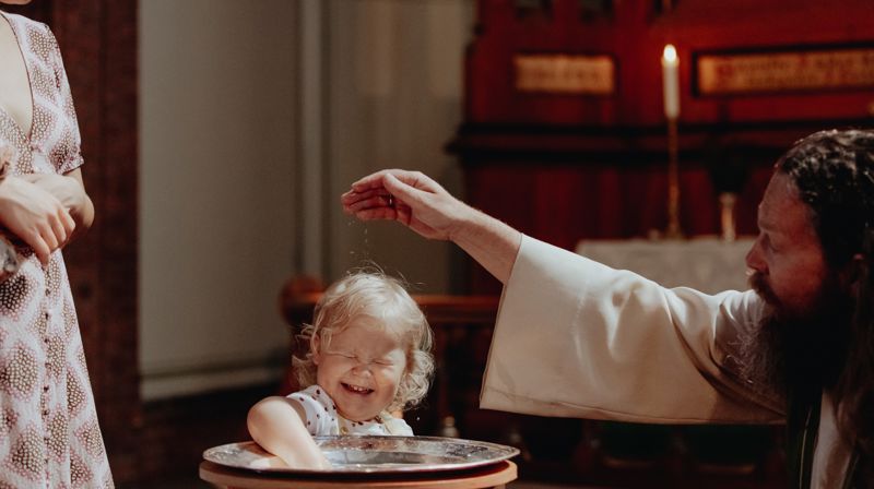 Mer enn 11 000 barn i alderen 1–3 år ble døpt i Den norske kirke i 2022. Foto: Malin Longva / Den norske kirke.