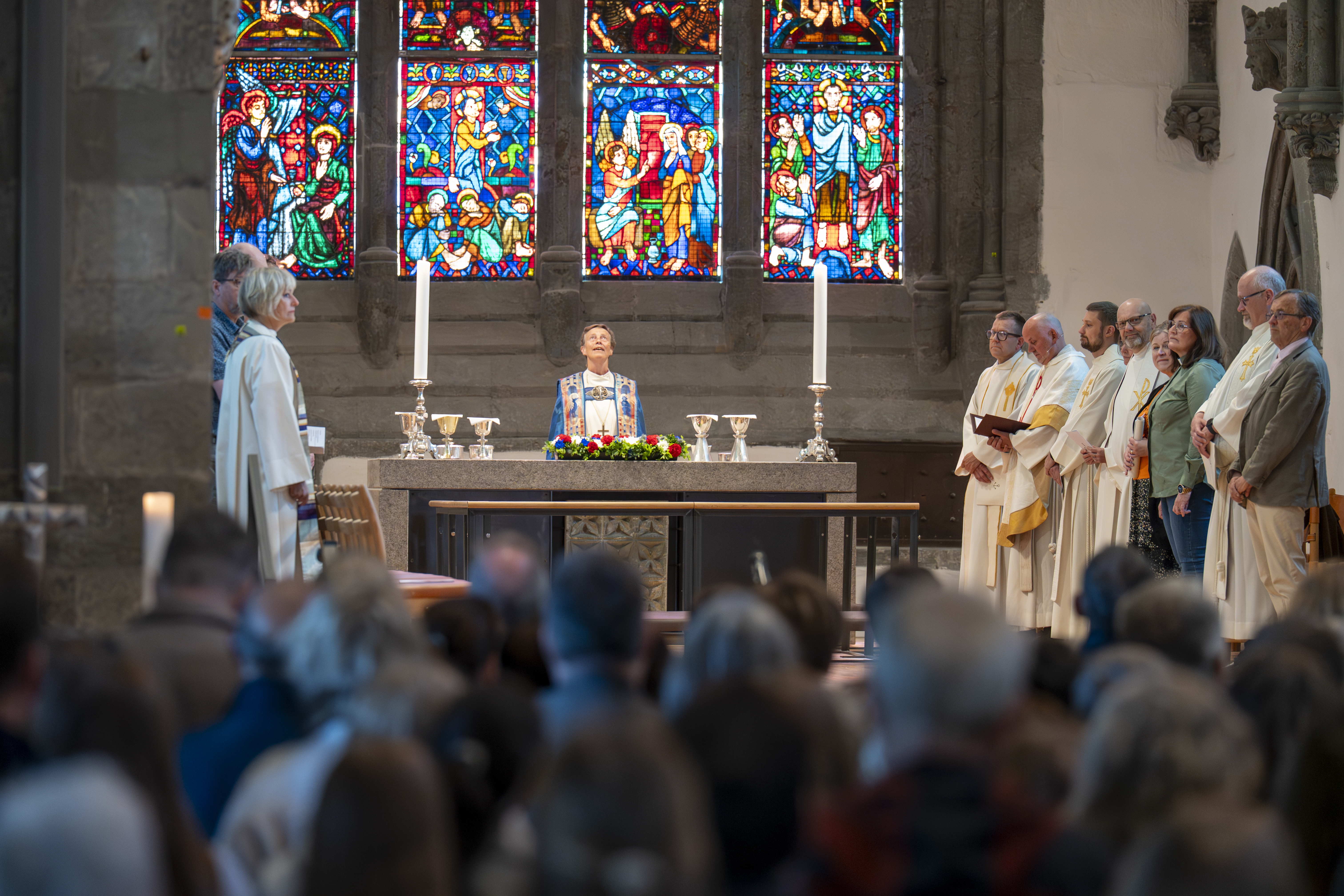 Biskop Anne Lise ådnøy:  Årets medarbeiderdag, gitt til alle ansatte i Den Norske Kirke - Rogaland, var en storstilt 900-årsbursdagsfest hvor «sammen» var dagens røde tråd, som gjennom resten av året. Foto Øystein Viland