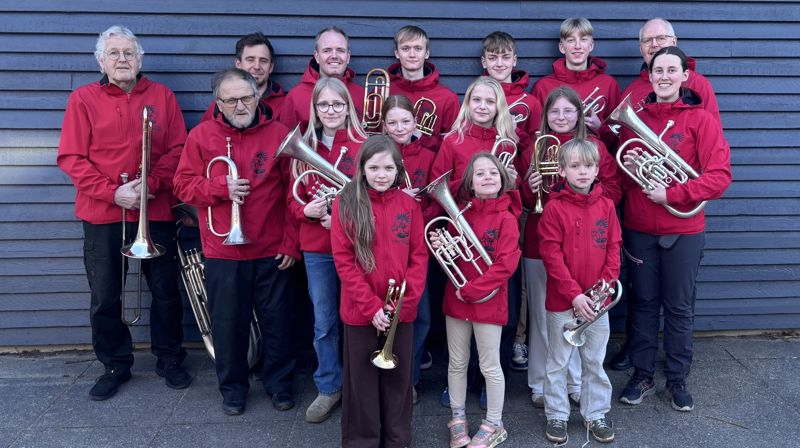 YoungBrass Skanderborg vert med og spelar i gudstenesta.
