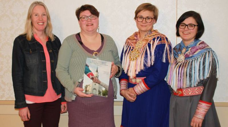 Fra presentasjonen av ressursmateriellet "Det har skjedd mitt barn" 7. januar: Fra venstre: Turid Skorpe Lannem, konstituert daglig leder Kirkelig Ressurssenter mot vold og seksuelle overgrep, Maria Roysdatter Steinsvik, prosjektmedarbeider, Sara Ellen Anne Eira, leder Samisk kirkeråd, Risten Turi Aleksandersen, generalsekretær Samisk kirkeråd.