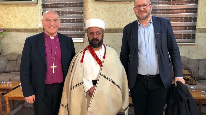 Møte med leder for jesidiene i Nord- Irak. Fra venstre: biskop Jan Otto Myrseth, jesidienes åndelige leder, Baba Sheikh og internasjonal direktør Einar Tjelle. (Foto: privat)