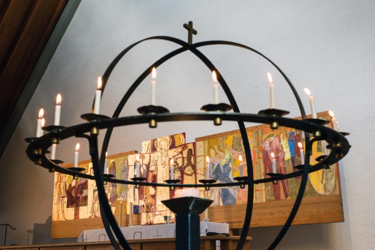 Lysgloben i Holmen kirke. Fotograf: Ole Vetrhus Aalvik