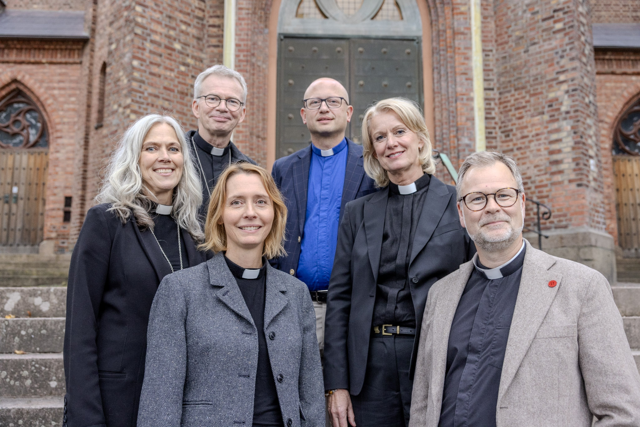 De seks kandidatene; fra venstre Kristin Moen Saxegaard, Øystein Magelssen, Kjerstin Jensen, Stephen Sirris, Elisabeth Thorsen og Sveinung Hansen. (Foto: Fingerspitz/Den norske kirke)