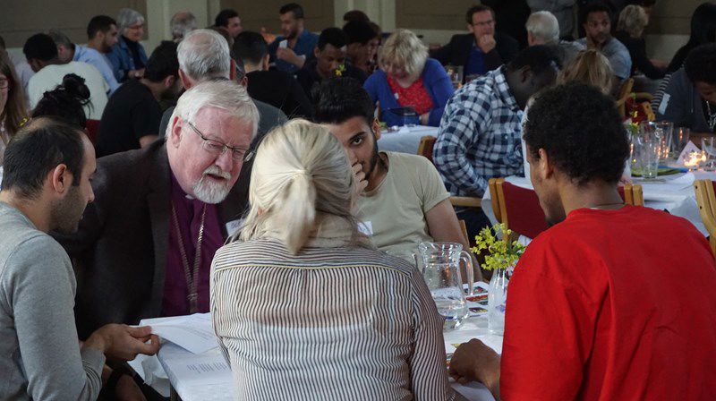 Språkkafen på Uranienborg menighetshus fikk fint besøk av biskop Ole Christian Kvarme.