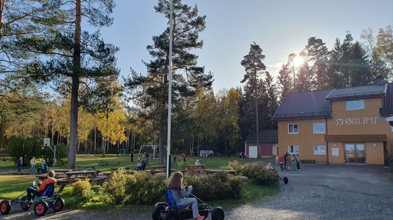 Månebiler utenfor Sjøglimt leirsted på Ørje.