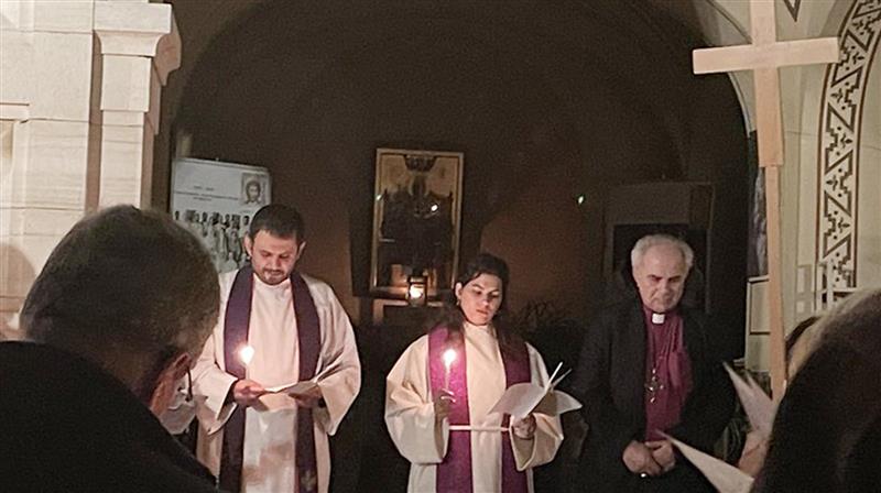 Fra påskefeiring i 2024. Biskop Ibrahim Azar til høyre. Foto: LWF 