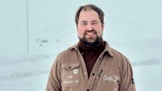 Fjellprest Vetle Styve Sæbø møter folk der de er, på ferie, i skiløypa og i naturen. Foto: Torill Landaasen