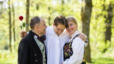 Ingen forblir upåvirket av gode ord, varme blikk og oppriktig kjærlighet fra viktige personer i ens eget liv. Foto: Den norske kirke / Helene Moe Slinning
