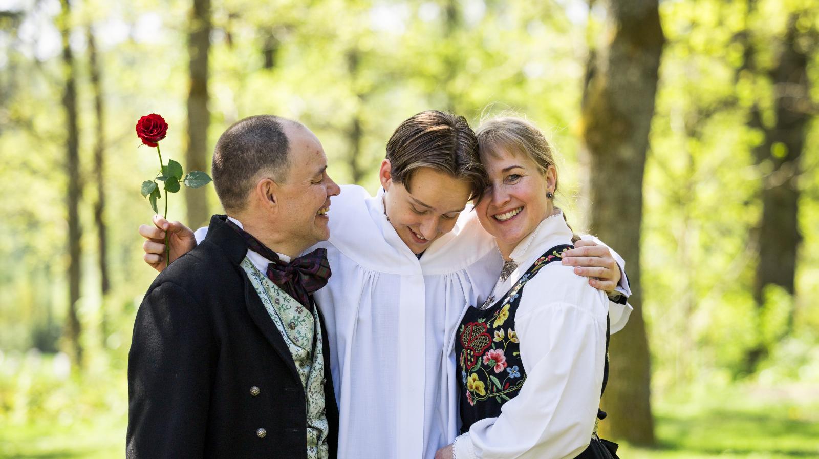 Ingen forblir upåvirket av gode ord, varme blikk og oppriktig kjærlighet fra viktige personer i ens eget liv. Foto: Den norske kirke / Helene Moe Slinning