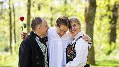 Ingen forblir upåvirket av gode ord, varme blikk og oppriktig kjærlighet fra viktige personer i ens eget liv. Foto: Den norske kirke / Helene Moe Slinning