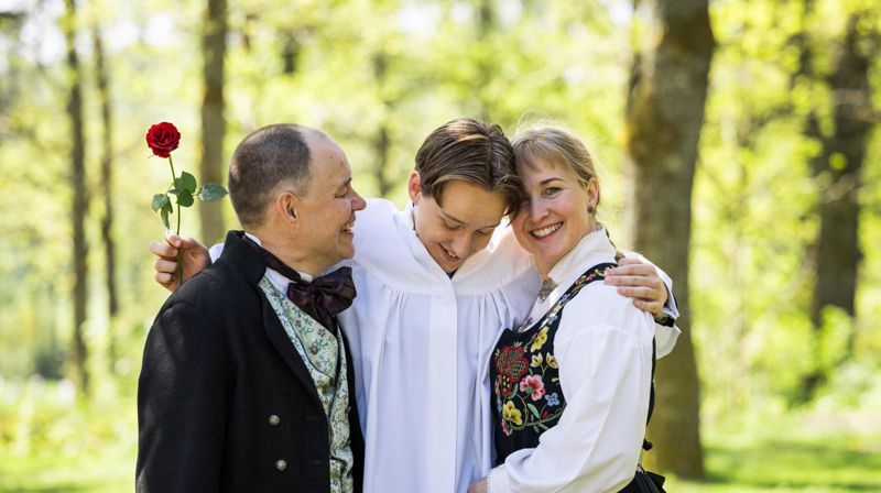 Ingen forblir upåvirket av gode ord, varme blikk og oppriktig kjærlighet fra viktige personer i ens eget liv. Foto: Den norske kirke / Helene Moe Slinning
