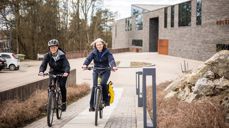 To av dei tilsette i Bøler kyrkje, som deltek i Sykle til jobben. Foto: Den norske kyrkja