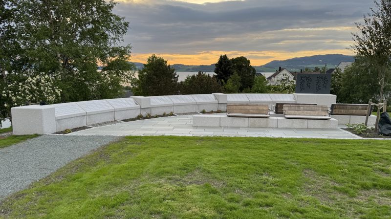 Ordføreren åpner nydelen av kirkegården i Buvika