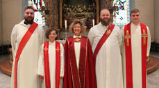 Fire nye medarbeidere i Oslo bispedømme. Fra venstre Andreas Herwig Buer, Sophie Panknin, biskop Kari Veiteberg, Eivind Hildre Spilling og Kjetil Borgenvik. Foto: Mette Kristin Brenna