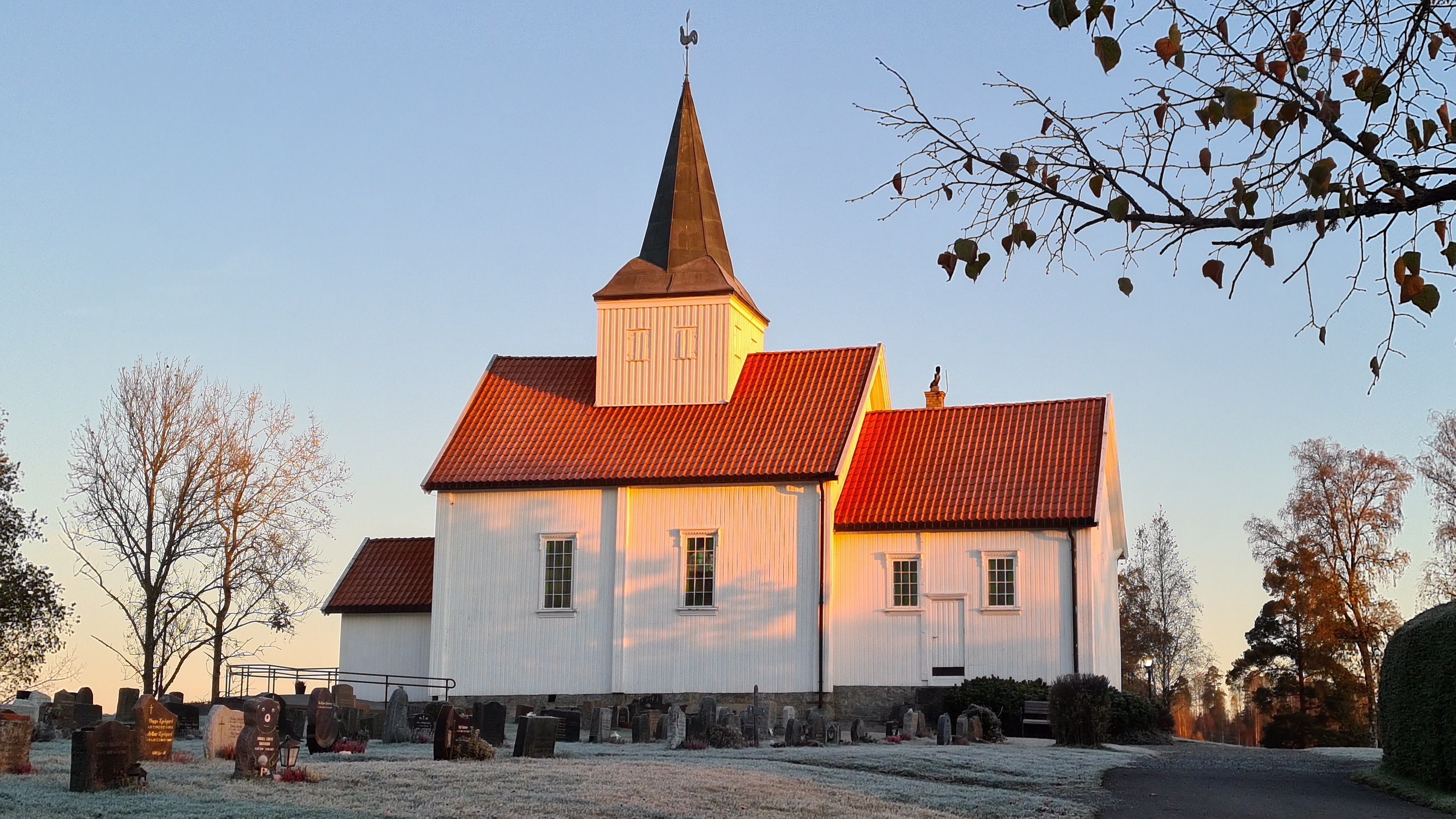 Mari kirke. Foto: Jostein Tegnér.