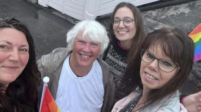 Annette med venner: Stab og frivillige under Dalane pride i 2023.