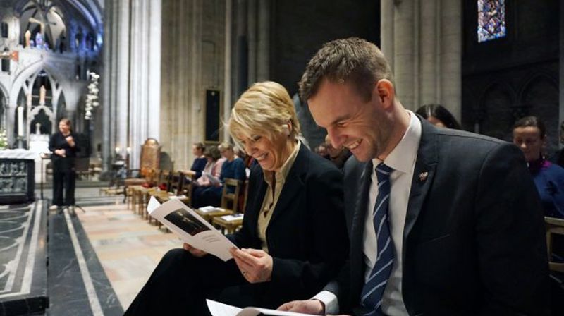 Kirkerådsleder Kristin Gunleiksrud Raaum sammen med barne- og familieminister Kjell Ingolf Ropstad under gudstjeneste i Nidarosdomen i forbindelse med Kirkemøtet 2019. Foto: Den norske kirke