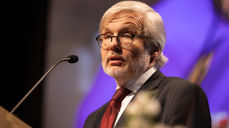 Kirkerådsleder Harald Hegstad tematiserte diskriminering og rasisme i sin åpningstale til Kirkemøtet. Foto: Heidi Olsen / Den norske kirke