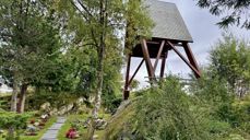Klokkestøpul ved Biskopshavn kirke, der klokkene ringes fra.