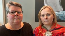 Leder i Mellomkirkelig råd Kristine Sandmæl og leder i Samisk kirkeråd Sara Ellen Anne Eira. Foto: Den norske kirke