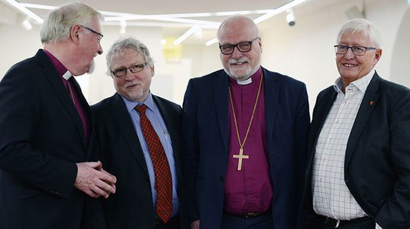 Fra venstre: Oslo biskop Ole Chr. Kvarme, Robert Hercz, styremedlem i Det mosaiske trossamfunn, Borg biskop Atle Sommerfeldt og direktør i Kirkerådet Jens-Petter Johnsen. (Foto: Bispemøtet)