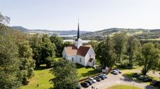 Den norske kirke feirer pinsen med over tusen gudstjenester. Foto fra Biri kirke: Joakim Birkeland