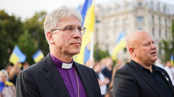Preses Olav Fykse Tveit som er biskop på markering for Ukraina