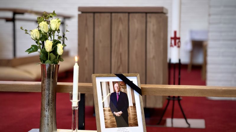 Åpen kirke med kondolanseprotokoll