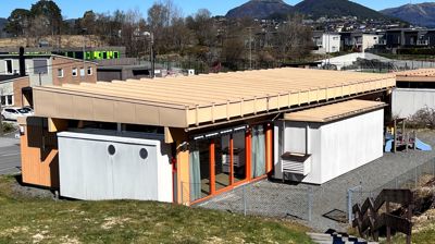 Ønsker du eget lokale til selskap utenfor kirken? Ta en titt på ungdomslokalet!