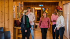 Ungdommer i kirken. Foto: Torstein Kiserud