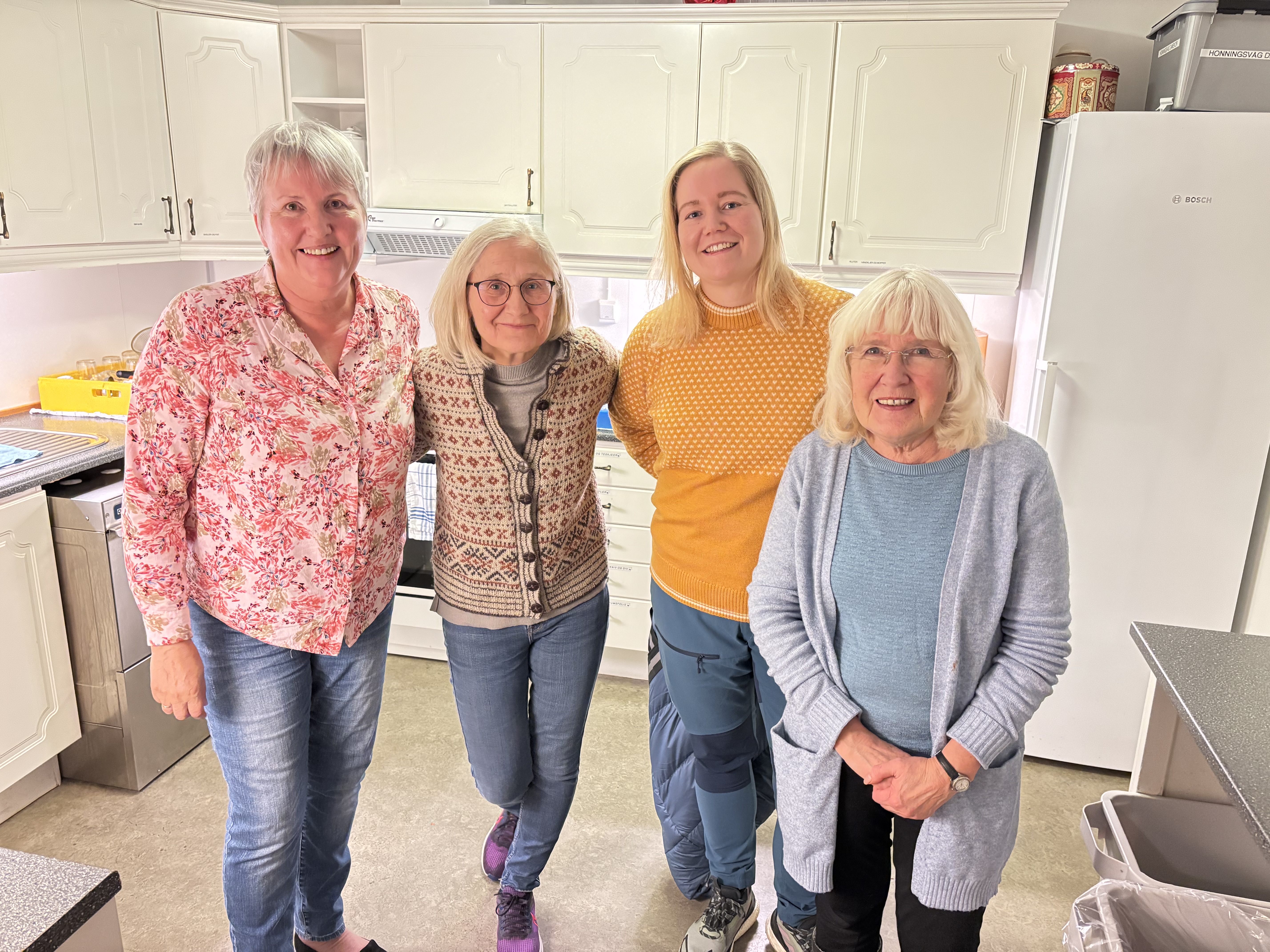 Heidi, Vivi, Astrid og Unni har vært frivillige i høst. Vi trenger vi flere.