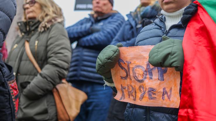 Flere tusen deltok i den sterke markeringen "Stopp drapene på sivile" 28. oktober 2023 foran Stortinget. Foto: Den norske kirke Foto: Den norske kirke.