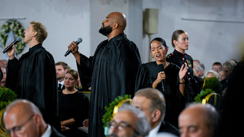 Abide with me ble fremført av et stort kor. Her er noen av dem. Foto: Stian Lysberg Solum / NTB
