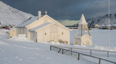 Det blir gudstjeneste både utendørs i Skarsvåg og inne i Skarsvåg kirke (bildet) i påska