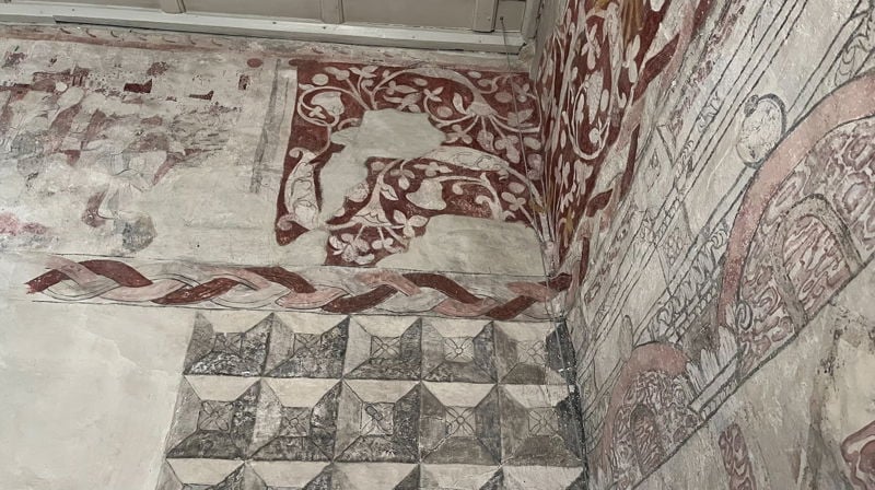 Kalkmalerier i Enebakk kirke. Foto: Kirkeverge Grete Dihle
