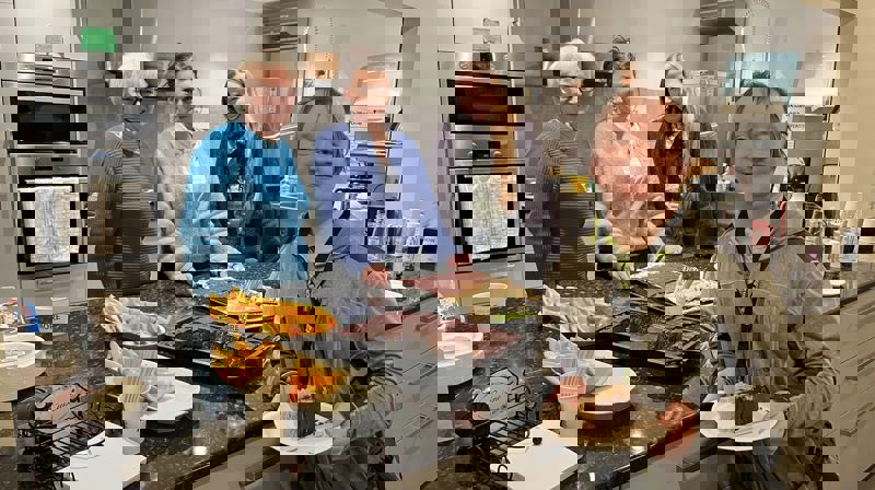 Kim handler i kaféen