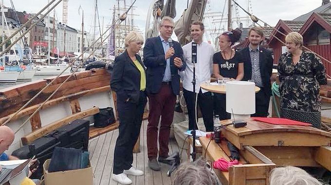 På Kirkeskipet debatterte (fra venstre) Fykse Tveit, Østensen, Gylver, Øvstegård og Skei Grande.