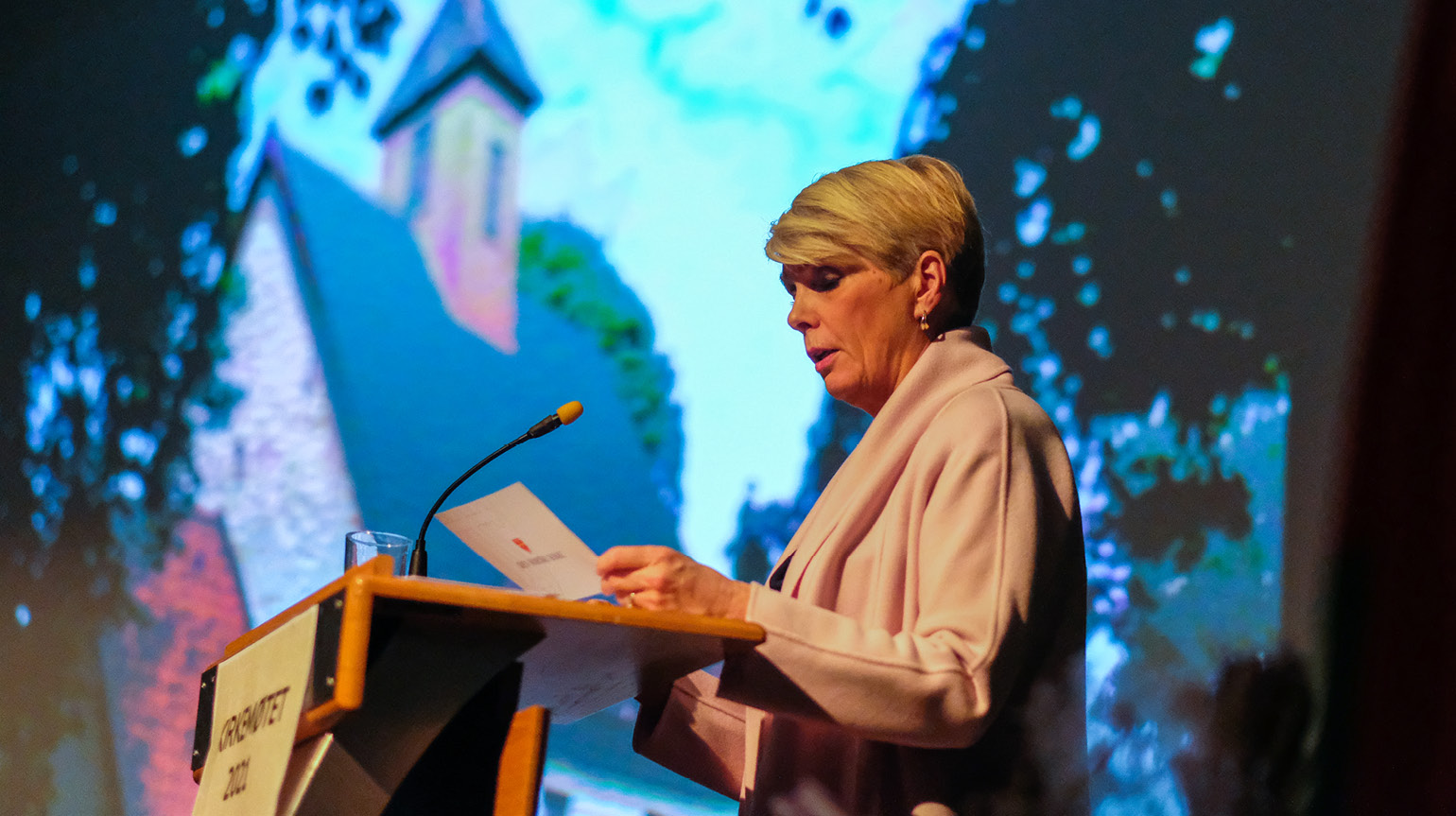 Kirkerådsleder Kristin Gunleiksrud Raaum på Kirkemøtet 2021. Foto: Den norske kirke