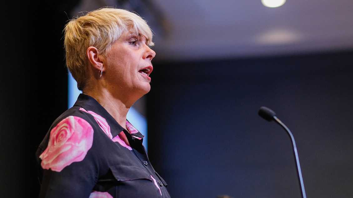 Kirkerådsleder Kristin Gunleiksrud Raaum taler til Kirkemøtet 2022. Foto: Den norske kirke