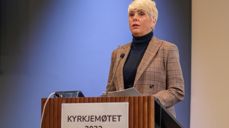 En berørt, nyvalgt kirkerådsleder talte til Kirkemøtet. Foto: Den norske kirke