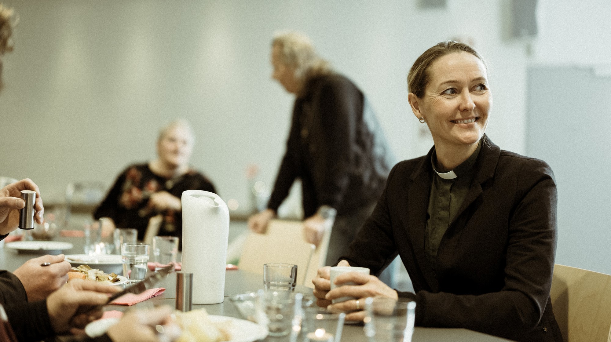 Regjeringen har bevilget 2,5 millioner kroner til Den norske kirke. De kan for eksempel brukes på måltidsfellesskap og møteplasser. Foto: Jarle Hagen / Den norske kirke. 